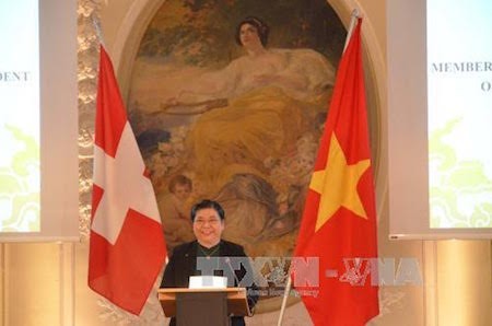 En Suiza vicepresidenta del Parlamento de Vietnam  - ảnh 1