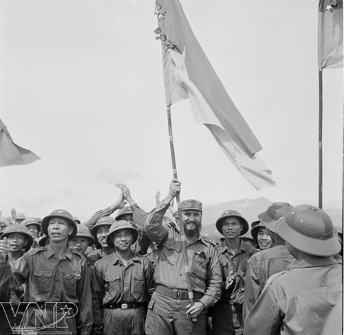 Presidente Fidel Castro en el corazón de los vietnamitas - ảnh 1