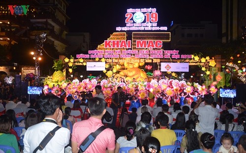 Inauguran ruta de flores como preámbulo del Tet 2019 en Can Tho - ảnh 1