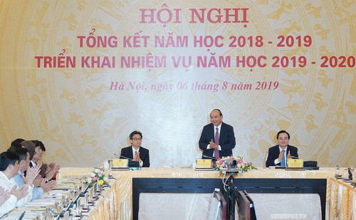 Premier vietnamita orienta desplegar tareas del nuevo año escolar - ảnh 1