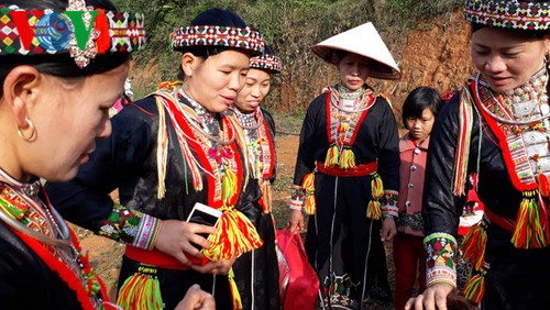 Las respetuosas prohibiciones de los Dao Rojo sobre el Dios del Trueno - ảnh 1