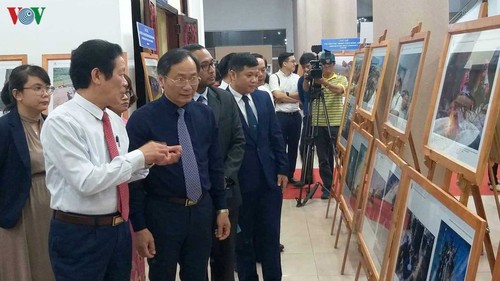 Celebran exposición sobre nacionalidades de la Asean en Nha Trang - ảnh 1