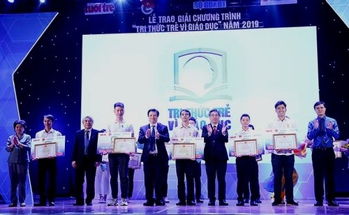 Honran obras e iniciativas destacadas por el desarrollo educacional de Vietnam - ảnh 1