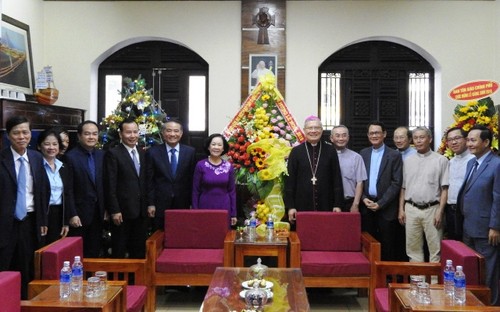 Felicitan a religiosos y creyentes en vísperas de la Navidad 2019 - ảnh 1