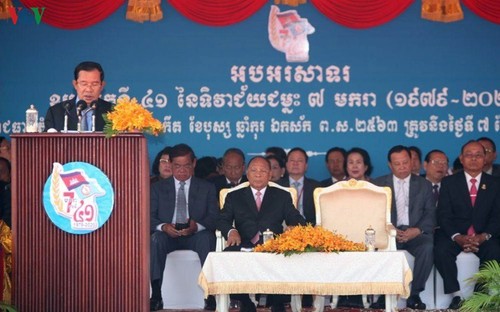 Destacan aportes de Vietnam a la caída de los Jemeres Rojos y la liberación de Camboya del genocidio - ảnh 1