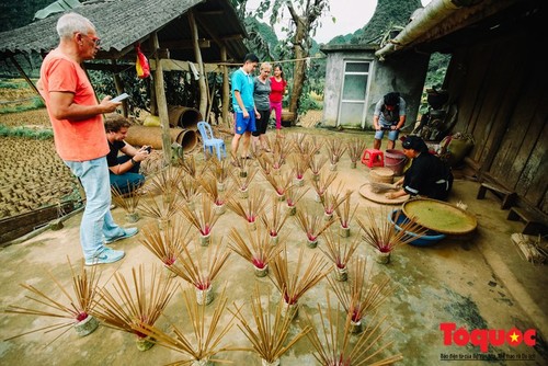 Fabricación artesanal de inciensos en Cao Bang - ảnh 3