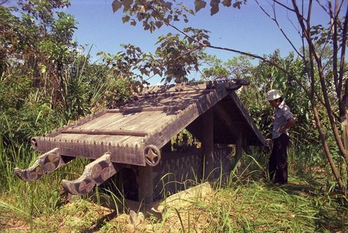 La casa-tumba, obra arquitectónica particular de los Co Tu - ảnh 1