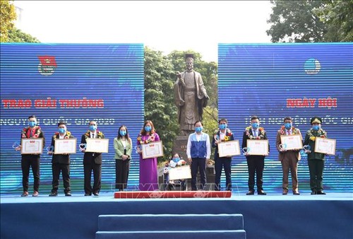 Celebran Jornada Nacional del Voluntariado de Vietnam - ảnh 1