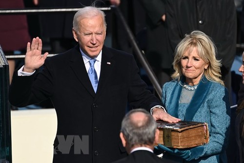 Dirigentes de Vietnam felicitan al presidente y la vicepresidenta de Estados Unidos - ảnh 1