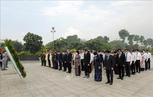 Ciudad Ho Chi Minh celebra la liberación del sur y la reunificación nacional - ảnh 1