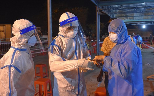 Batalla contra covid-19 en Vietnam: ataque rápido, defensa estricta - ảnh 1