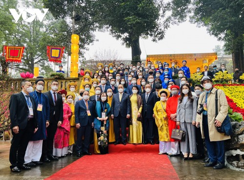 Vietnamitas en ultramar participan del programa “Primavera en la Patria” - ảnh 1