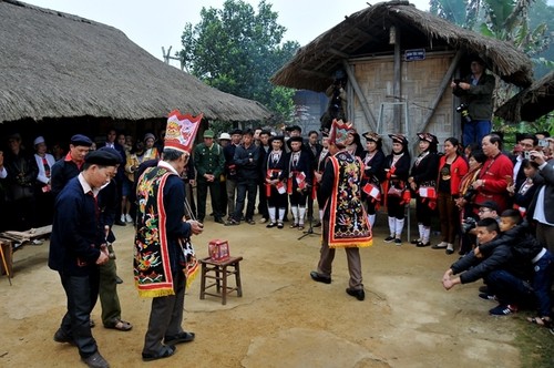 La identidad cultural de la etnia Dao enaltecida en la primavera - ảnh 1