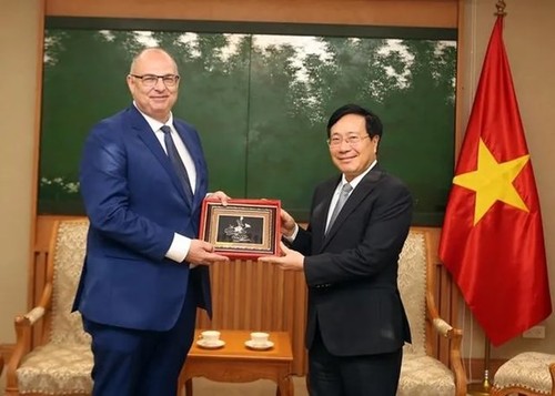 Viceprimer ministro vietnamita recibe al embajador de Dinamarca - ảnh 1