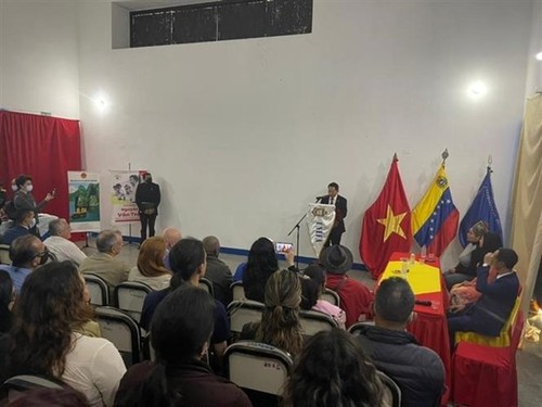 Homenajean a los guerrilleros venezolanos participantes en la Operación de Nguyen Van Troi en 1964 - ảnh 1