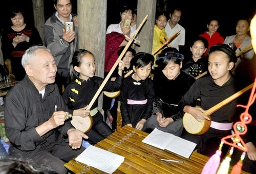 Etnias Tay, Nung y Thai preservan la cultura tradicional con clases y clubes de arte Then - ảnh 1