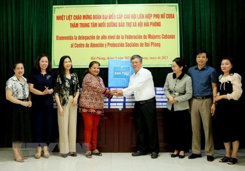 Delegación de la Federación de Mujeres Cubanas visita Hai Phong - ảnh 1