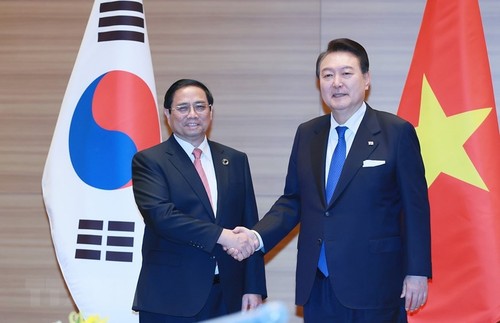 Premier vietnamita se reúne con el presidente de Corea del Sur en Japón - ảnh 1