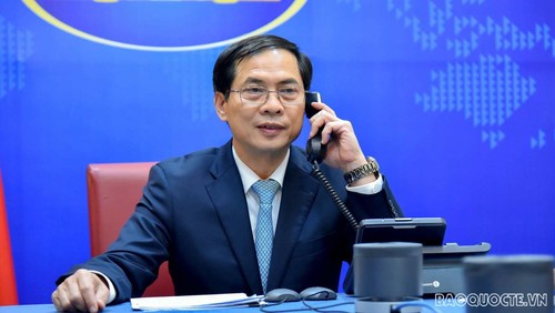 Canciller vietnamita dialoga por teléfono con autoridad de Nueva Zelanda - ảnh 1