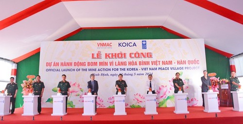 Inician proyecto “Acción contra Minas por la Aldea de la Paz Vietnam-Corea del Sur” en tres provincias   - ảnh 1