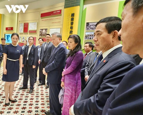 Líder vietnamita inicia su visita de Estado a China - ảnh 3