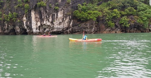 Aldea pesquera de Vung Vieng, un destino imprescindible en el viaje por explorar la Bahía de Ha Long - ảnh 5