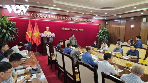 Premier de Vietnam supervisa la reparación de los daños causados por el tifón Yagi - ảnh 1