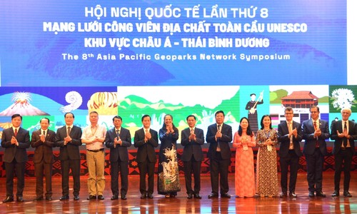 Inauguran VIII Conferencia Internacional de la Red Mundial de Geoparques de Asia-Pacífico - ảnh 1