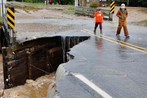 Al menos 90 personas murieron por azote de huracán Helene en Estados Unidos  - ảnh 2