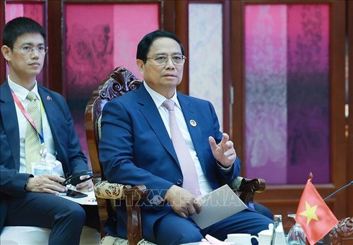 Premier vietnamita llama a nuevos pensamientos, visiones y motivaciones para el futuro desarrollo de la ASEAN - ảnh 2