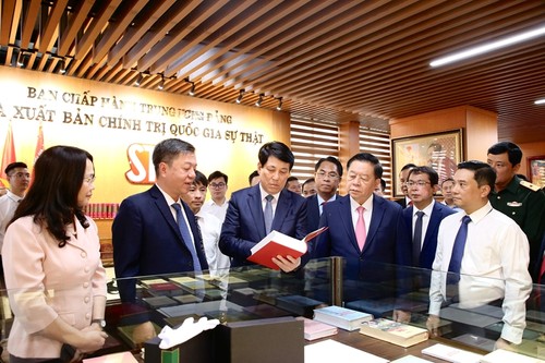 Inauguran librería electrónica dedicada a líder del Partido Comunista de Vietnam - ảnh 1