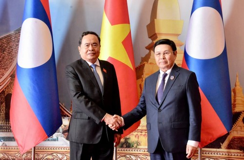 Líderes parlamentarios de Vietnam y Laos conversan sobre las relaciones binacionales - ảnh 1