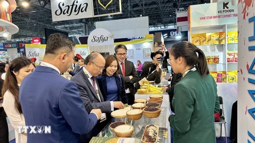 Empresas vietnamitas participan en feria alimentaria SIAL París - ảnh 1