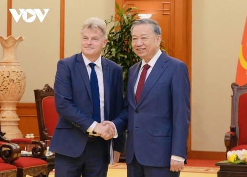 Líder vietnamita recibe a delegación del Partido Comunista Francés - ảnh 1