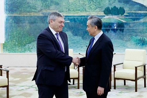 China y Rusia continúan afianzando relaciones y coordinación en temas regionales e internacionales   - ảnh 1