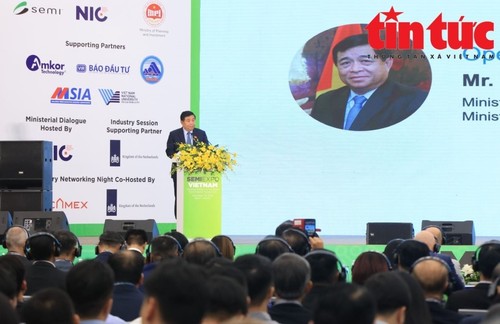 Inauguran primera feria y exposición internacional de semiconductores de Vietnam - ảnh 1