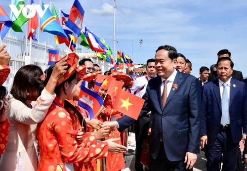 Líder del Parlamento vietnamita cumple agenda en Camboya - ảnh 1