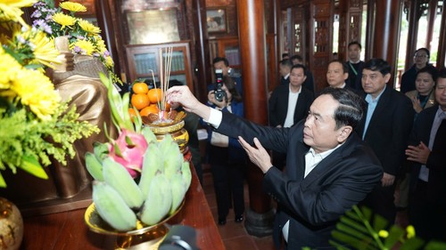 Rinden homenaje a ex líderes en Thua Thien-Hue - ảnh 1