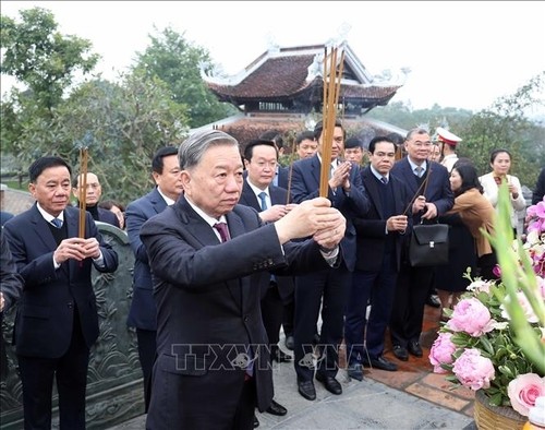 Secretario General del PCV rinde homenaje al Presidente Ho Chi Minh en Nghe An  - ảnh 1