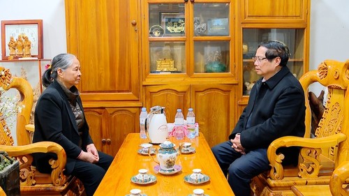 Primer Ministro de Vietnam rinde homenaje a líderes del Partido y del Estado   - ảnh 2