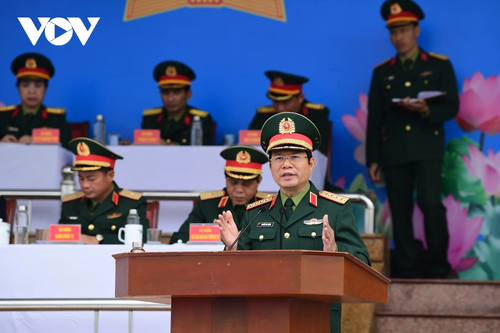Organizan primer entrenamiento conjunto para desfile militar en conmemoración de la reunificación de Vietnam  - ảnh 2