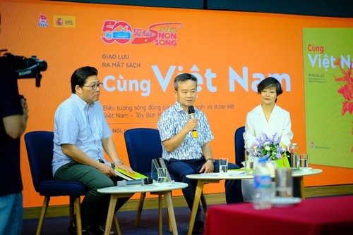 “Con Vietnam”, el libro que conecta almas españolas y vietnamitas a través de la poesía - ảnh 3