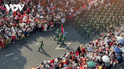 Dirigentes nacionales y representantes de varios países asisten a la conmemoración por la reunificación de Vietnam - ảnh 5