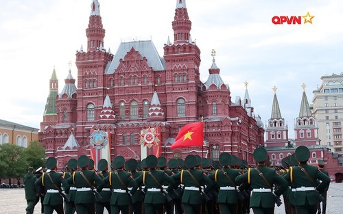 Soldados vietnamitas en el desfile del 9 de mayo, una muestra viva de la cooperación ruso-vietnamita en defensa - ảnh 1