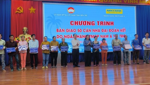 Entregan casas de solidaridad a familias necesitadas en Ben Tre - ảnh 1