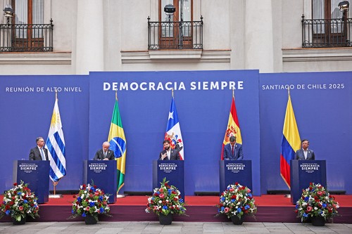 Líderes de izquierda iberoamericanos respaldan el multilateralismo en cumbre por la democracia - ảnh 1
