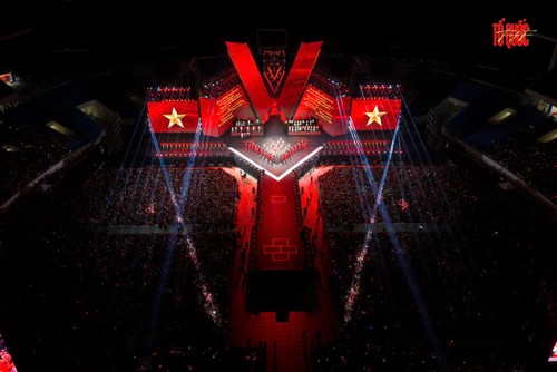 Celebran numerosos programas de arte por fechas patrias de Vietnam - ảnh 1