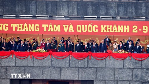 Conmemoración y desfile por el 80.° aniversario de la Revolución de Agosto y el Día Nacional - ảnh 2