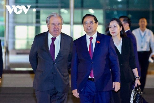 Primer Ministro de Vietnam viaja a Malasia para asistir a la  47.ª Cumbre de la ASEAN - ảnh 1