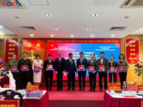 Publican el libro “65 años cultivando la amistad leal y ejemplar entre Vietnam y Cuba” - ảnh 1